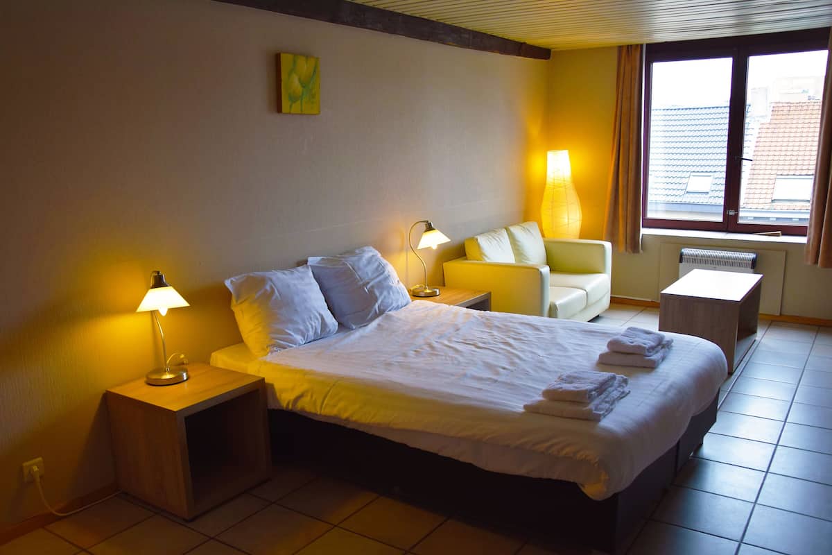 Studio Double  | Desk, iron/ironing board, cribs (surcharge), rollaway beds (surcharge)