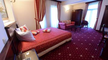 Premium bedding, minibar, soundproofing, free WiFi