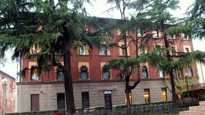 A brick building with a sign reading "RISTORANTE" and a staircase leading to the entrance. - Nuovo Albergo Italia (Abbiategrasso)