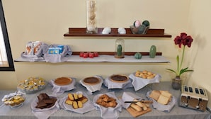 A buffet table with various food items and a toaster. - Nuovo Albergo Italia (Abbiategrasso)