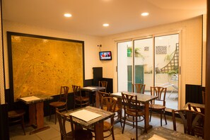 Breakfast area - Hotel Residence Villiers (Paris)