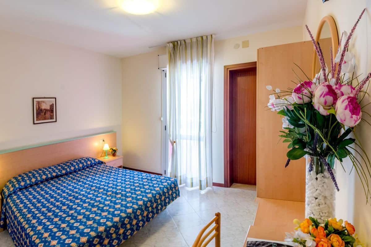 in-room safe, desk, free wifi, bed sheets