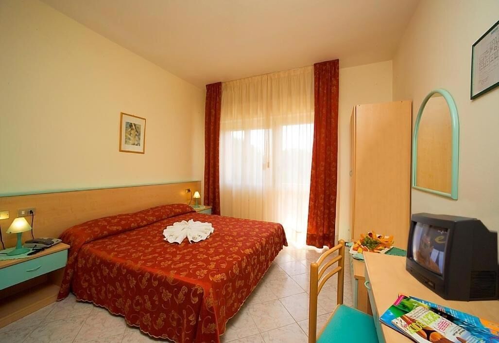 in-room safe, desk, free wifi, bed sheets