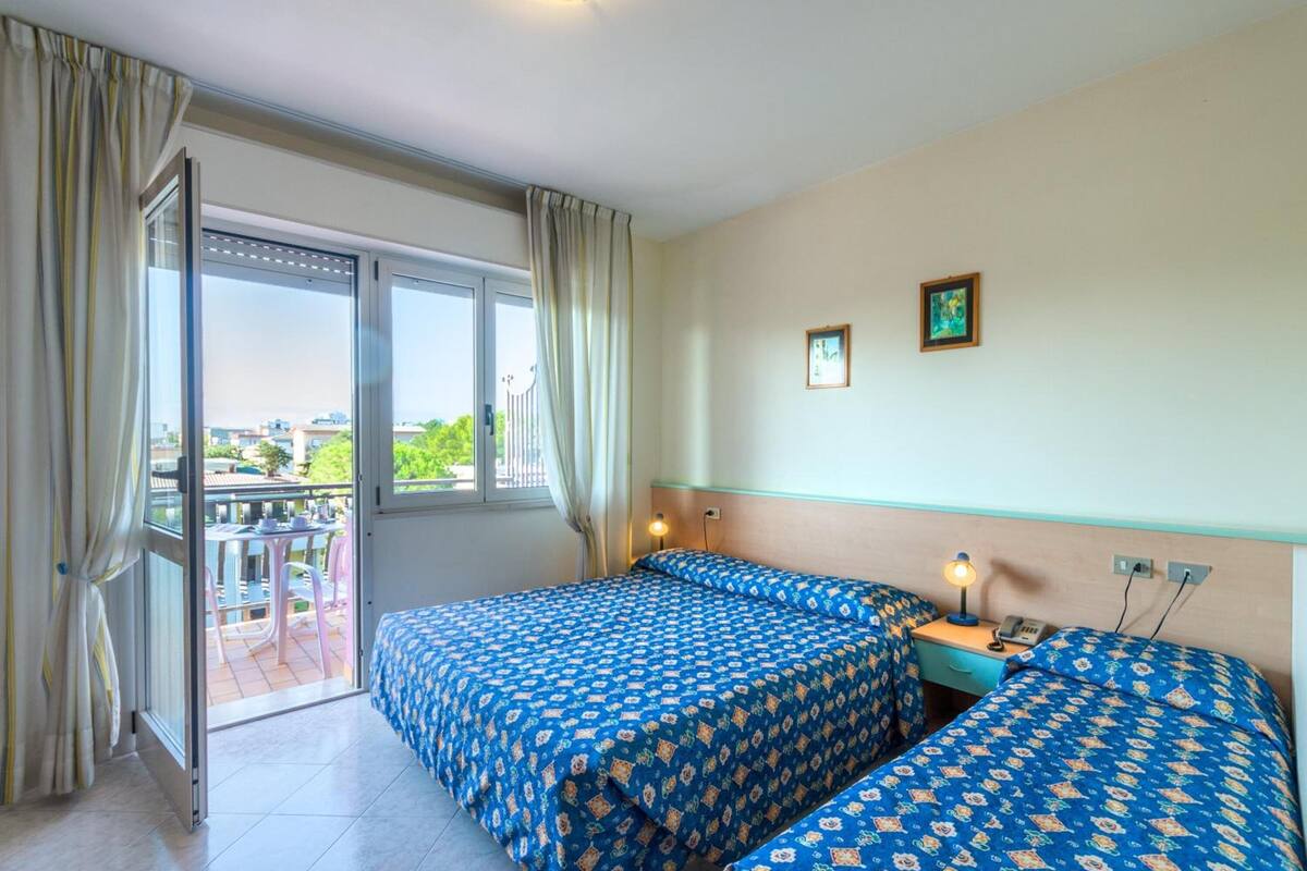 in-room safe, desk, free wifi, bed sheets