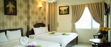 Family Suite, City View | 1 bedroom, minibar, in-room safe, desk