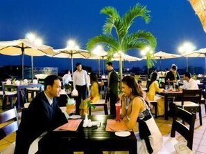 Outdoor dining - Sokha Club Hotel (Phnom Penh)