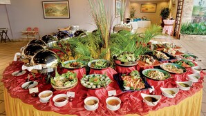 2 restaurants; breakfast, lunch, dinner, and brunch served - Sokha Club Hotel (Phnom Penh)