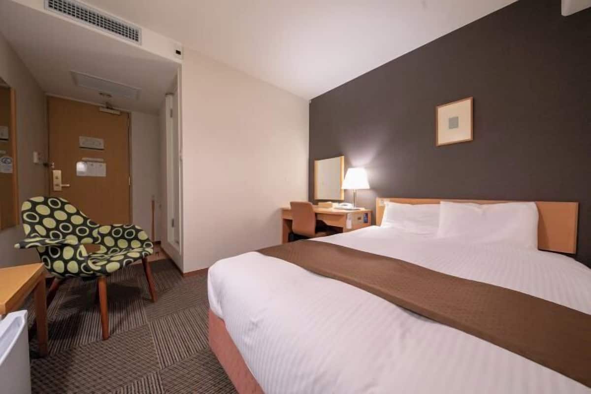 Down duvets, desk, iron/ironing board, free WiFi