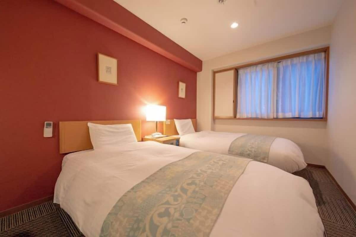 Down duvets, desk, iron/ironing board, free WiFi