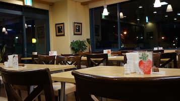 Daily buffet breakfast (JPY 1500 per person)