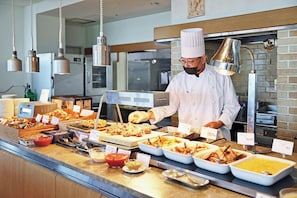 2 restoran, sarapan, makan tengah hari dihidangkan; masakan Itali
