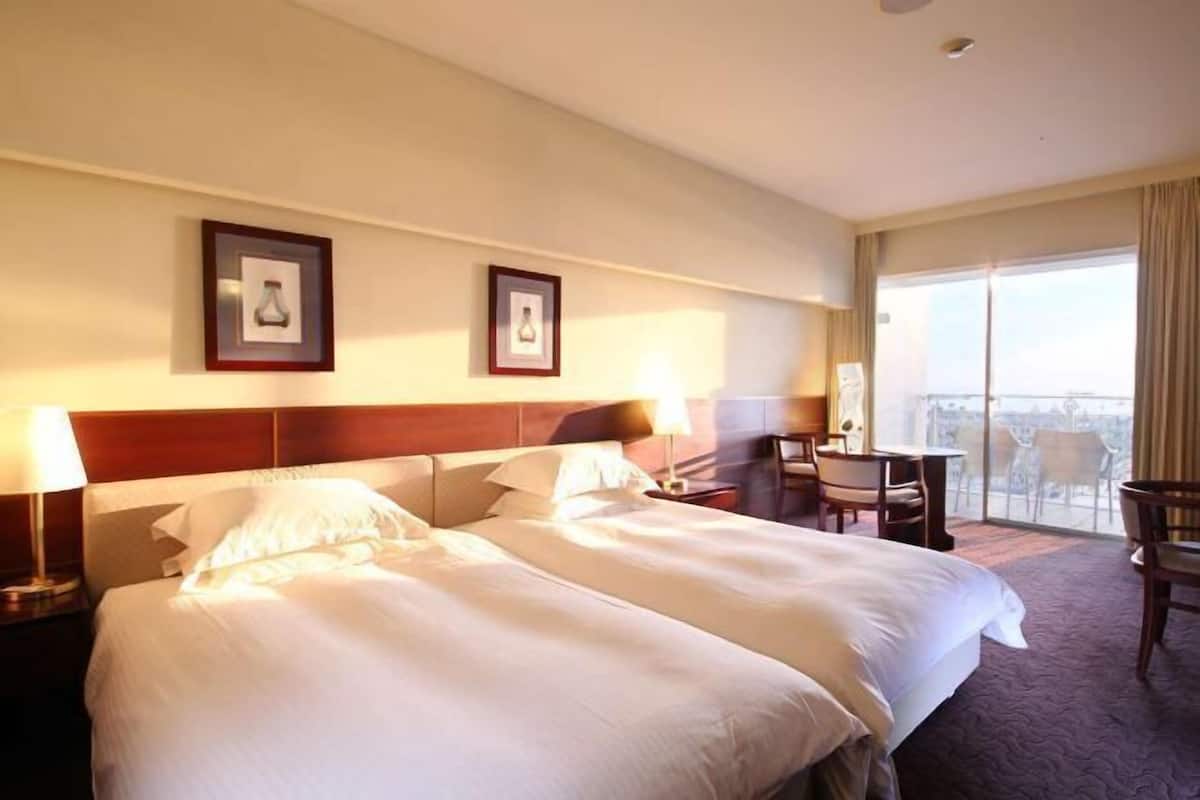 Premium bedding, down duvets, in-room safe, desk