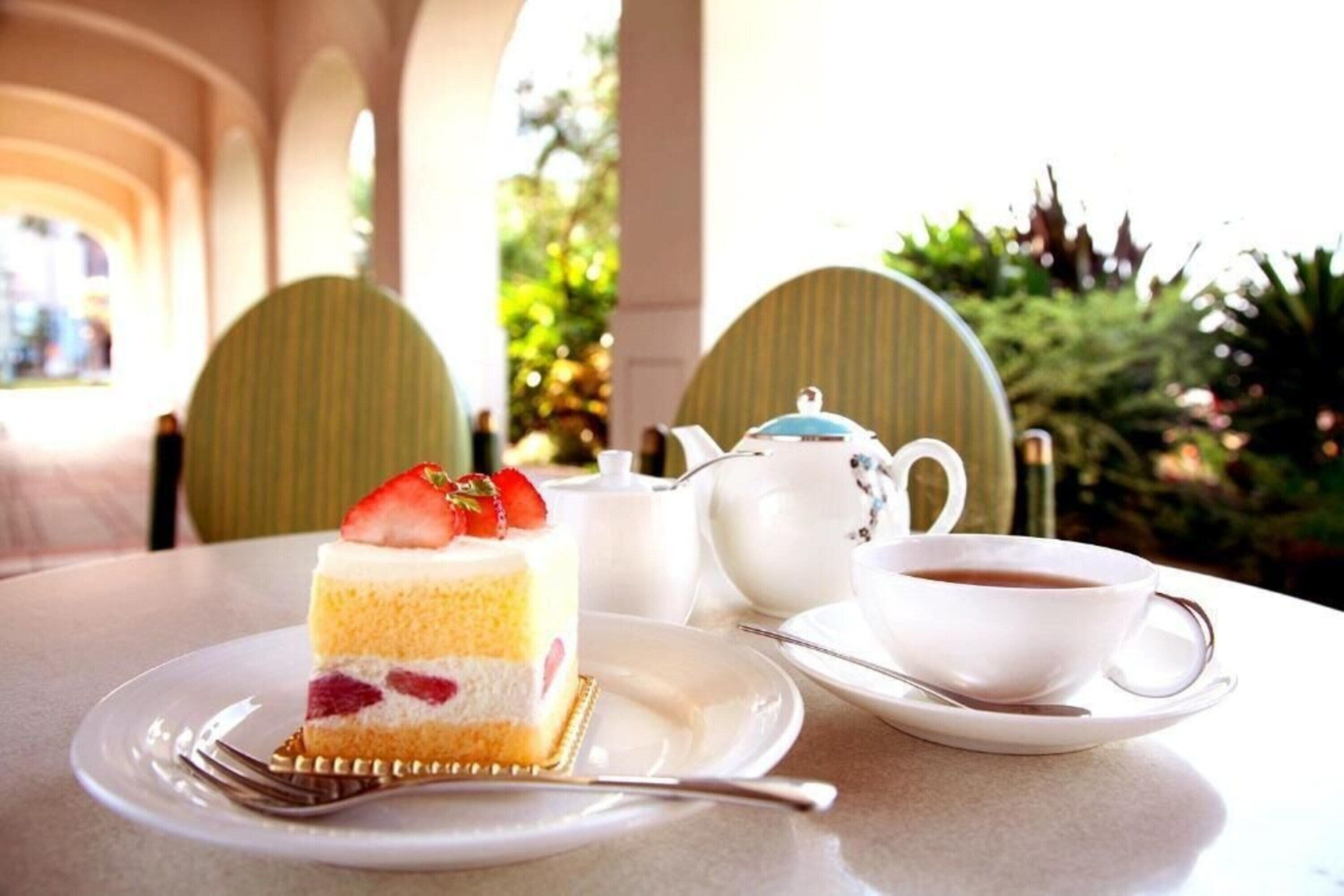 2 restaurants, breakfast, lunch, dinner served; italian cuisine