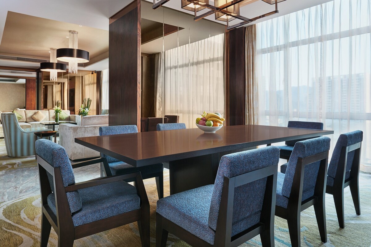 Presidential Suite, 1 Twin Bed | Minibar, in-room safe, iron/ironing board, WiFi (free)