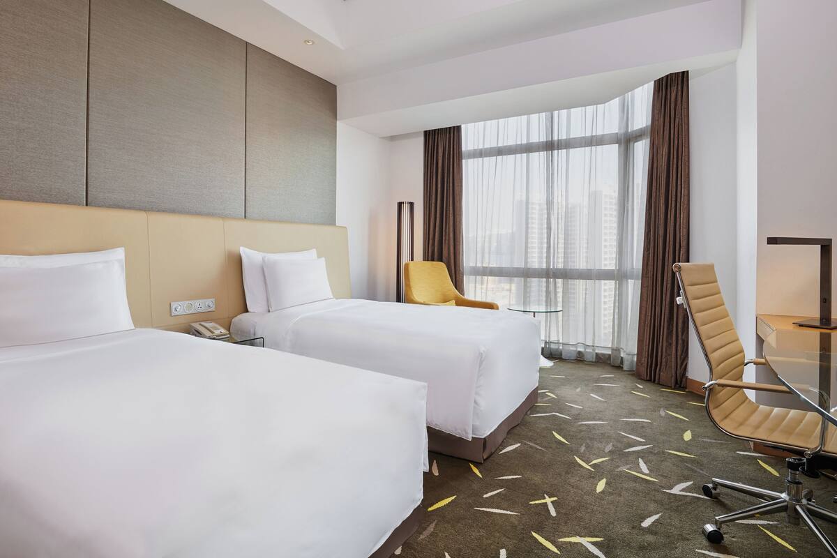 Minibar, in-room safe, iron/ironing board, free WiFi