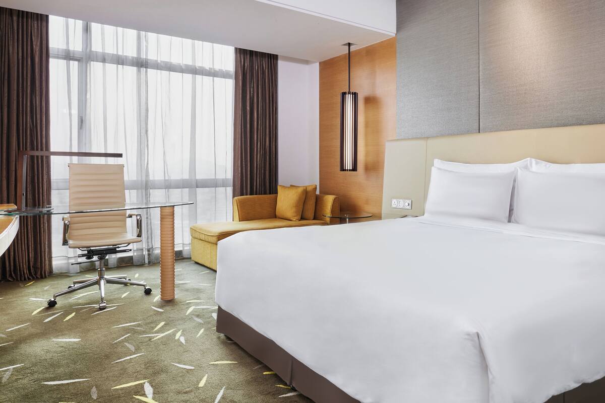 Minibar, in-room safe, iron/ironing board, free WiFi