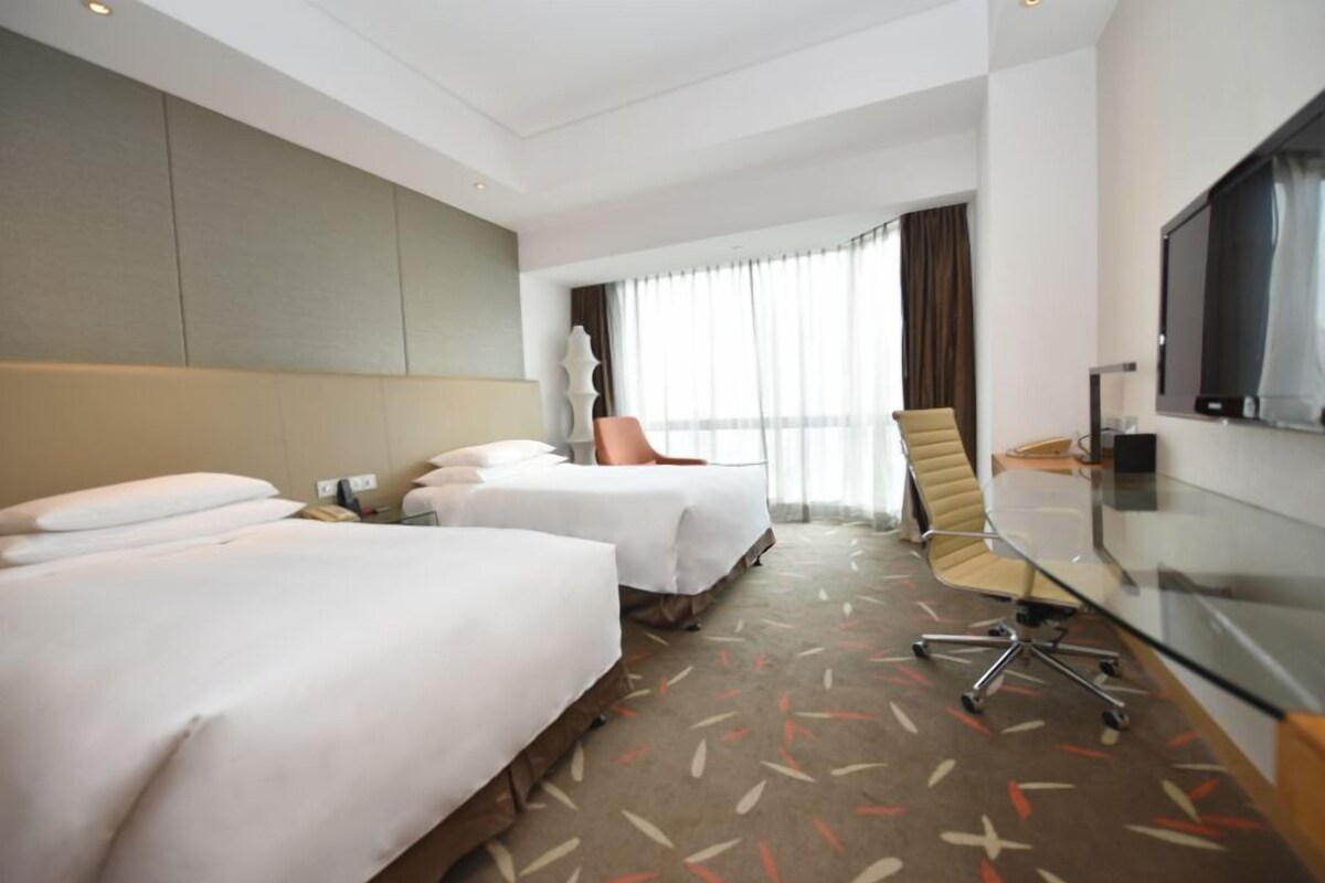 Standard Room, 2 Single Beds | Minibar, in-room safe, iron/ironing board, free WiFi