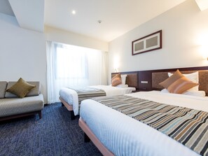 Cofres nos quartos, escrivaninha, cortinas blackout