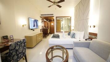 Valley View Club | 1 bedroom, premium bedding, down duvets, Select Comfort beds