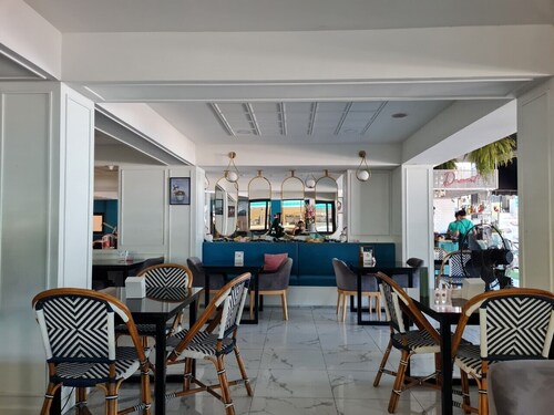 Opal House Hotel & Restaurant