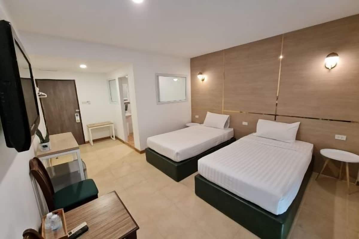 In-room safe, free WiFi