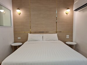 Studio, 1 Double Bed, Sea View - Opal House Hotel & Restaurant (Pattaya)