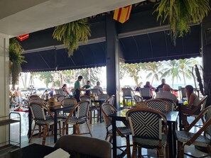 Breakfast, lunch, dinner served; international cuisine, sea views - Opal House Hotel & Restaurant (Pattaya)