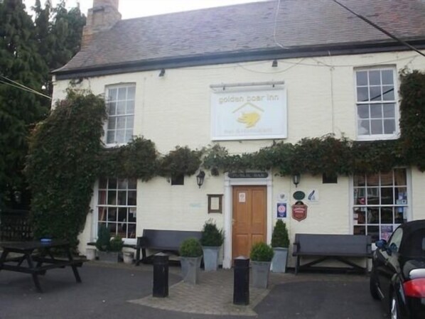 Exterior - The Golden Boar (Bury St Edmunds)