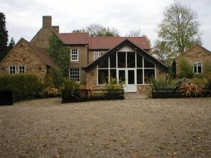 Property grounds - The Golden Boar (Bury St Edmunds)
