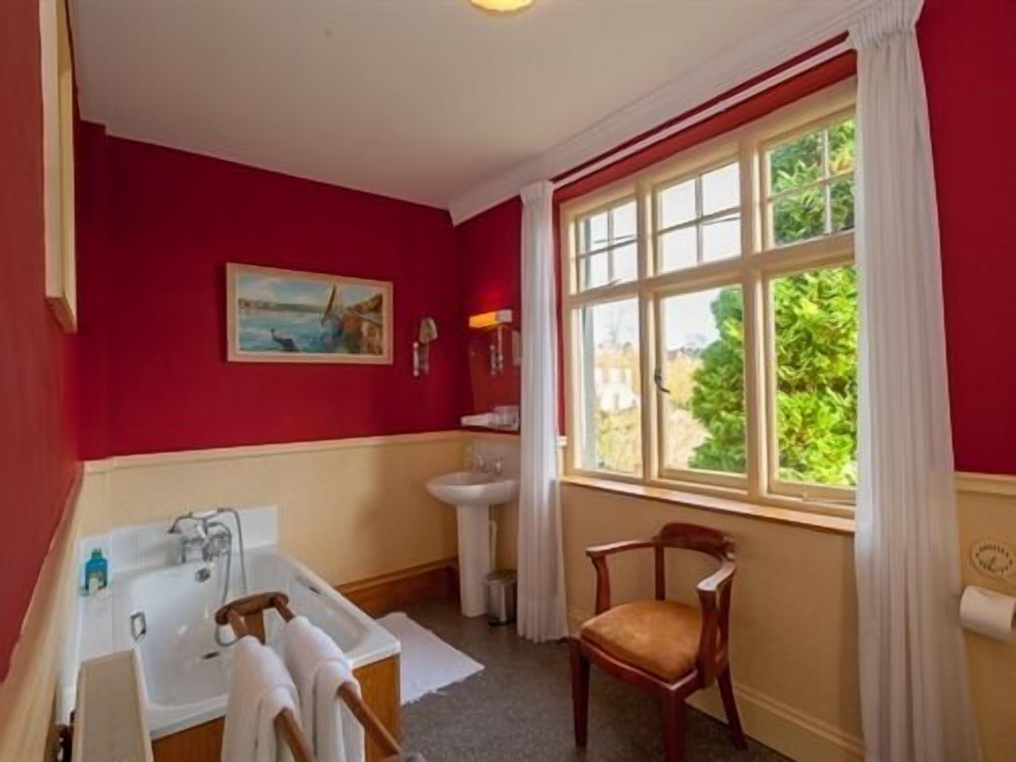 Værelse - 1 kingsize-seng - eget badeværelse | Badeværelse