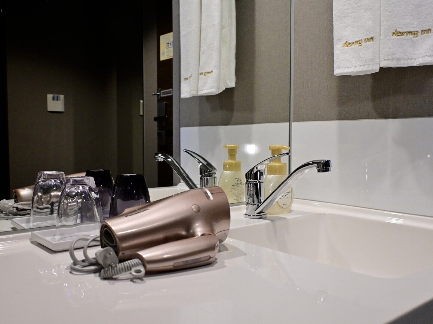 Premium bedding, down duvets, iron/ironing board, free WiFi