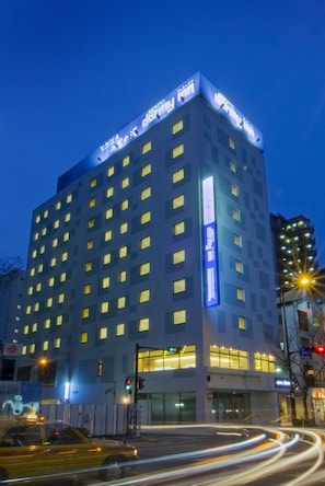 Front of property - evening/night - Dormy Inn Hakata Gion Natural Hot Spring (Fukuoka)