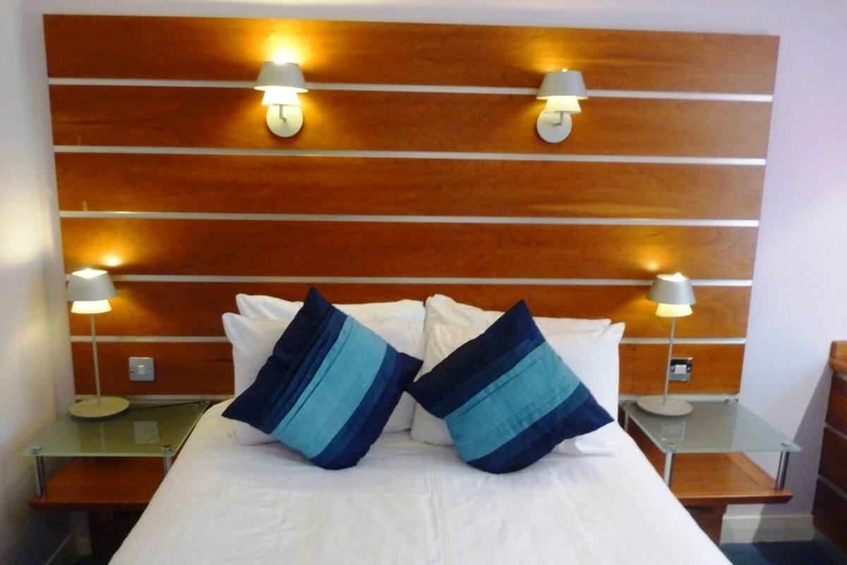 Kamar Single | Seprai premium dan didekorasi berbeda-beda