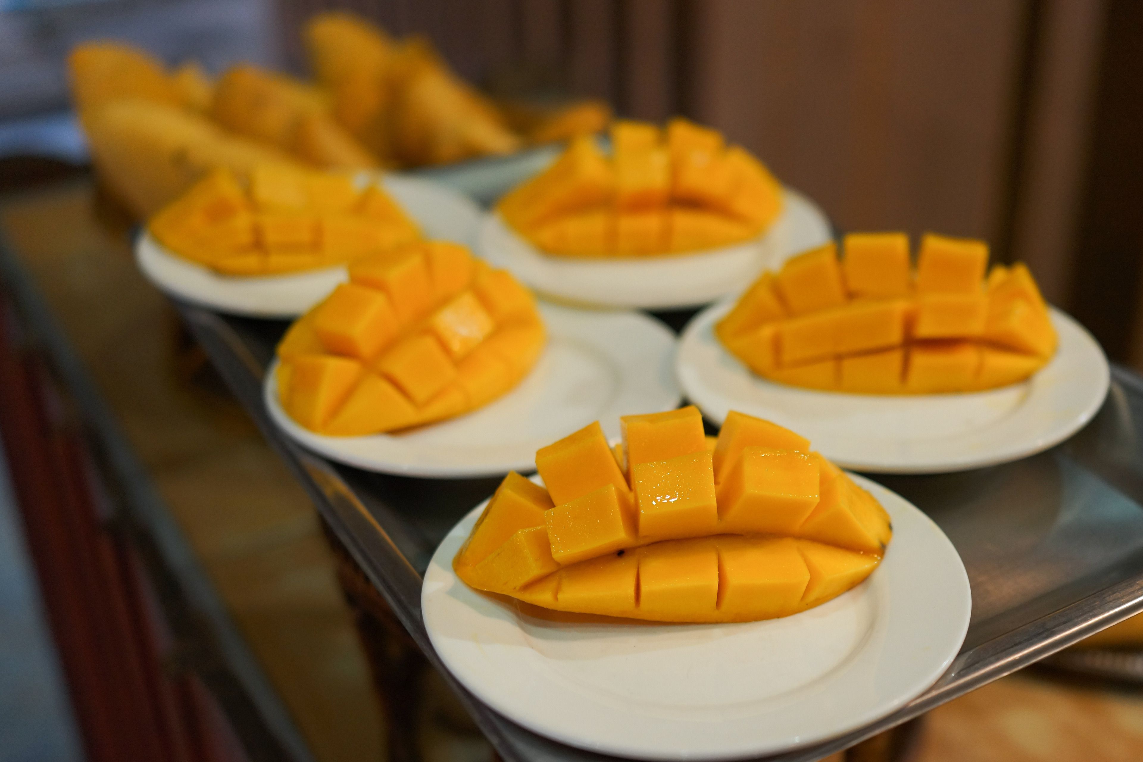 2 restaurants, breakfast served