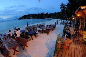 2 restaurants, breakfast served - Koh Talu Island Resort (Bang Saphan Noi)