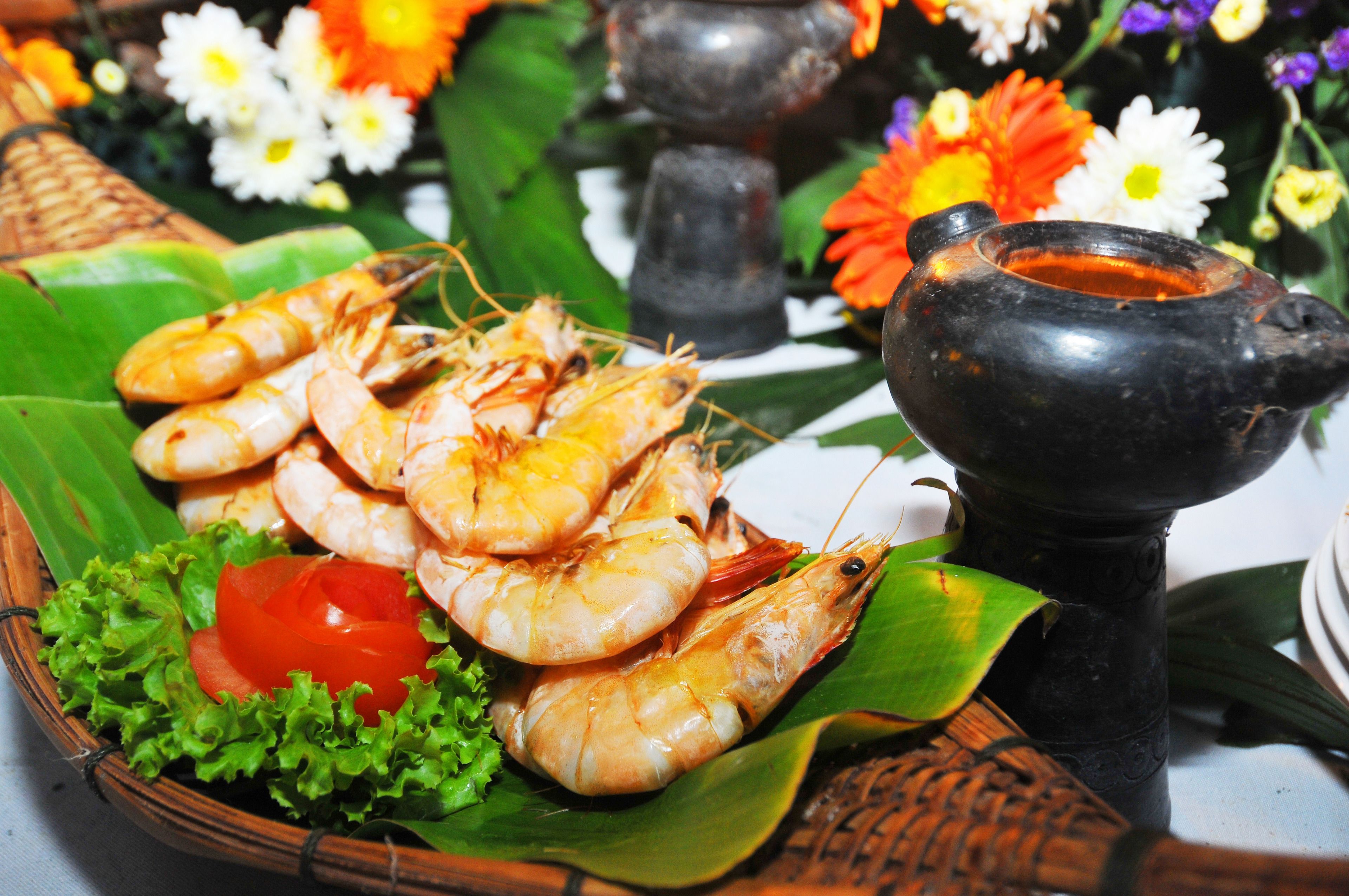 2 restaurants, breakfast served