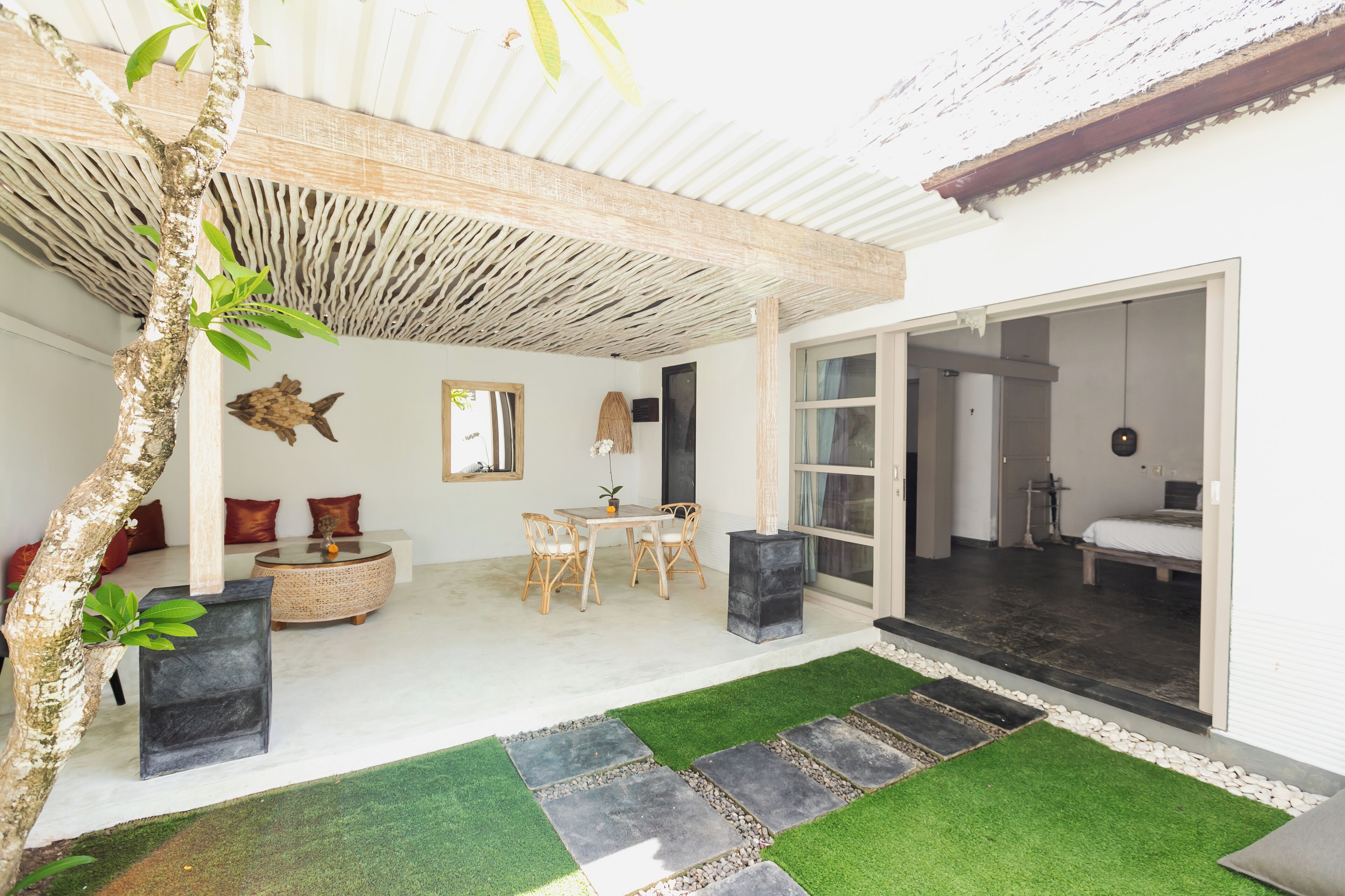 deluxe villa, 1 bedroom, garden view | minibar, in-room safe, individually decorated, individually furnished