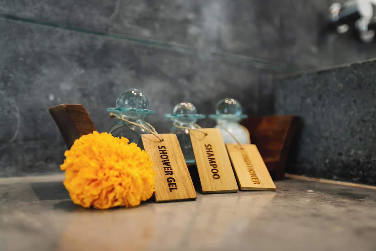 deluxe villa, 1 bedroom, garden view | minibar, in-room safe, individually decorated, individually furnished