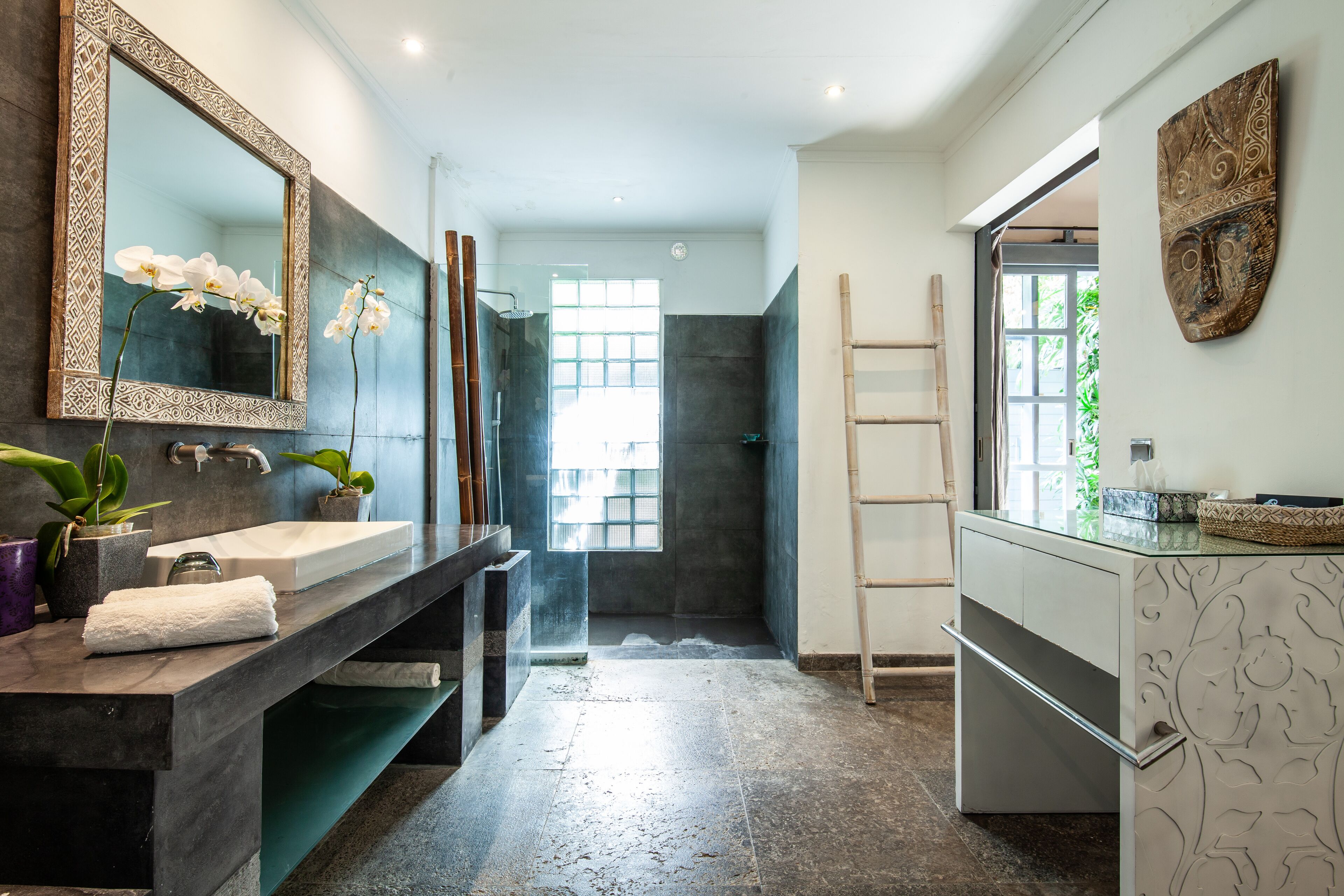 deluxe villa, 1 bedroom, garden view | bathroom | shower, free toiletries, hair dryer, towels