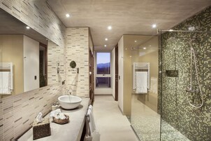 Duplex | Bathroom | Designer toiletries, hair dryer, bathrobes, slippers