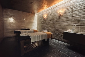 Couples treatment rooms, sauna, hot tub, steam room, Turkish bath