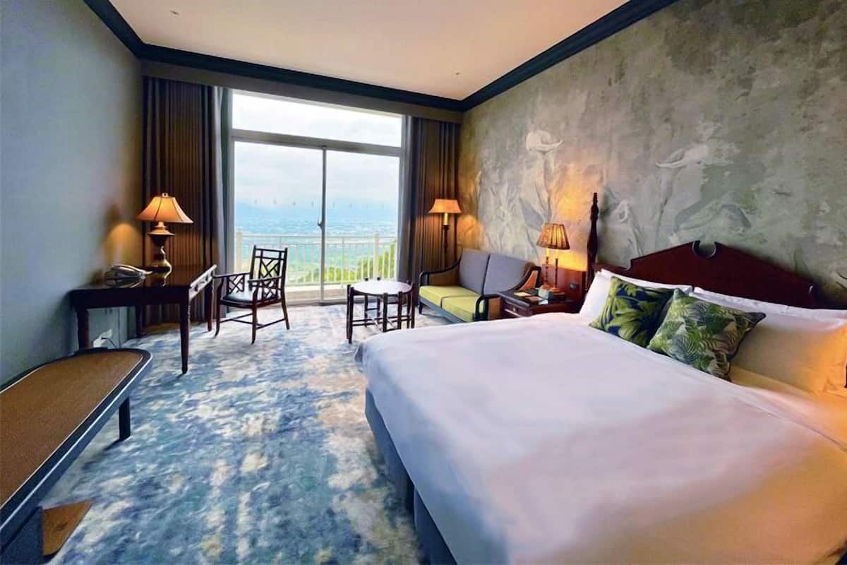 精緻山景客房一大床 | 高級寢具、羽絨被、Select Comfort 床墊、迷你吧