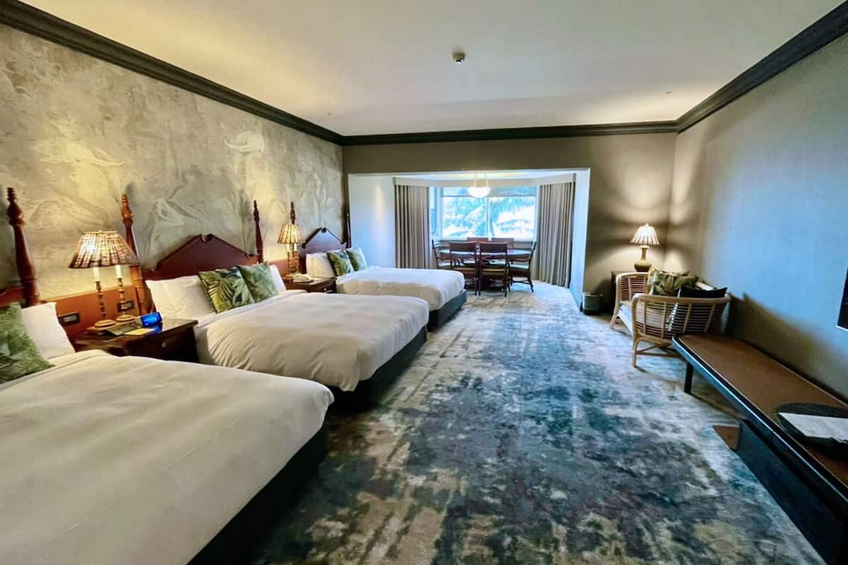 family room | 1 bedroom, premium bedding, down duvets, select comfort beds
