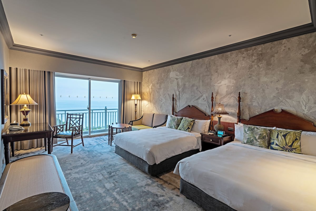 豪華海景客房二中床 | 高級寢具、羽絨被、Select Comfort 床墊、迷你吧