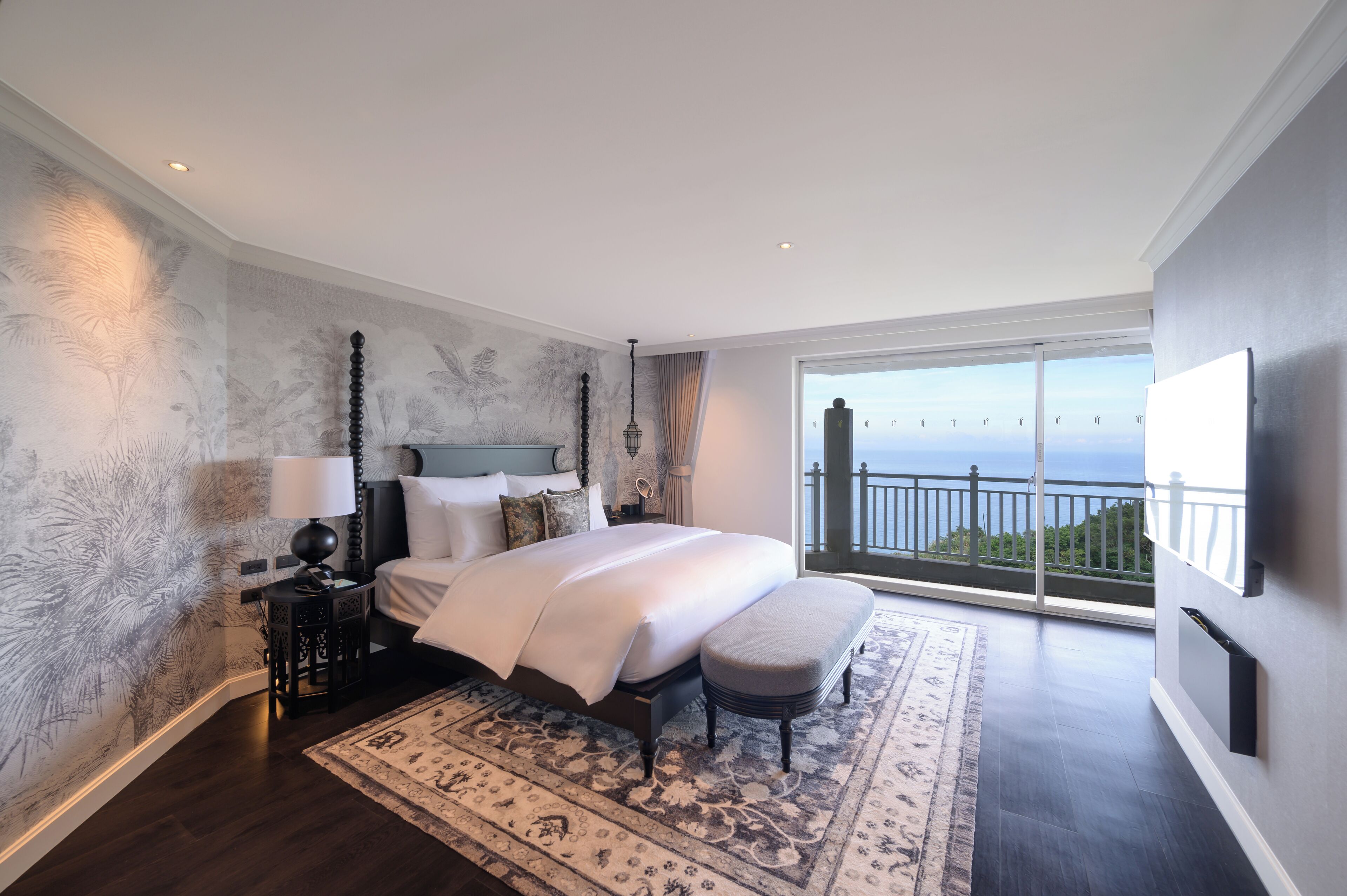 Exclusive Suite | Premium bedding, down comforters, Select Comfort beds, minibar