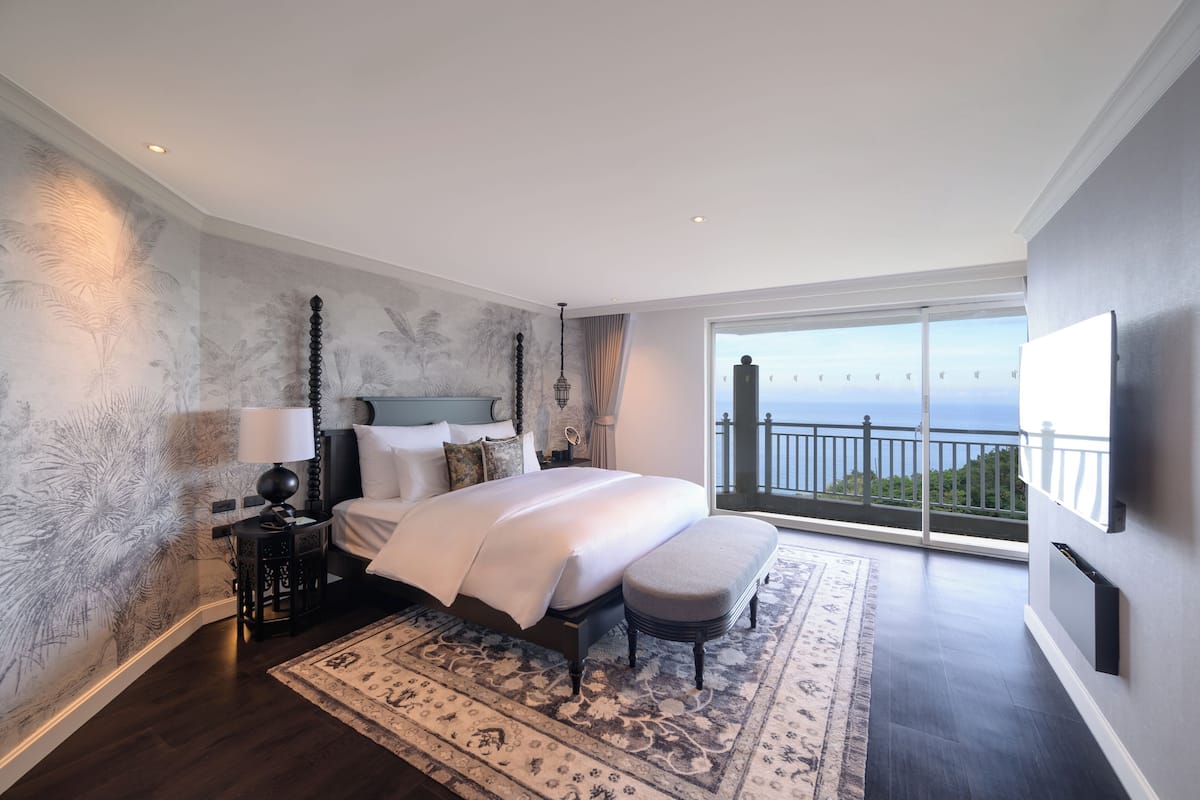 Exclusive Suite | 1 bedroom, premium bedding, down duvets, Select Comfort beds