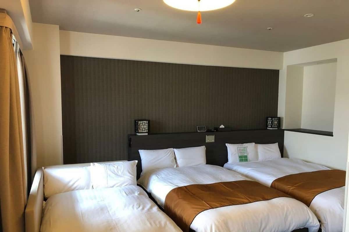 Literie de qualité, couette en duvet, rideaux d’obscurcissement