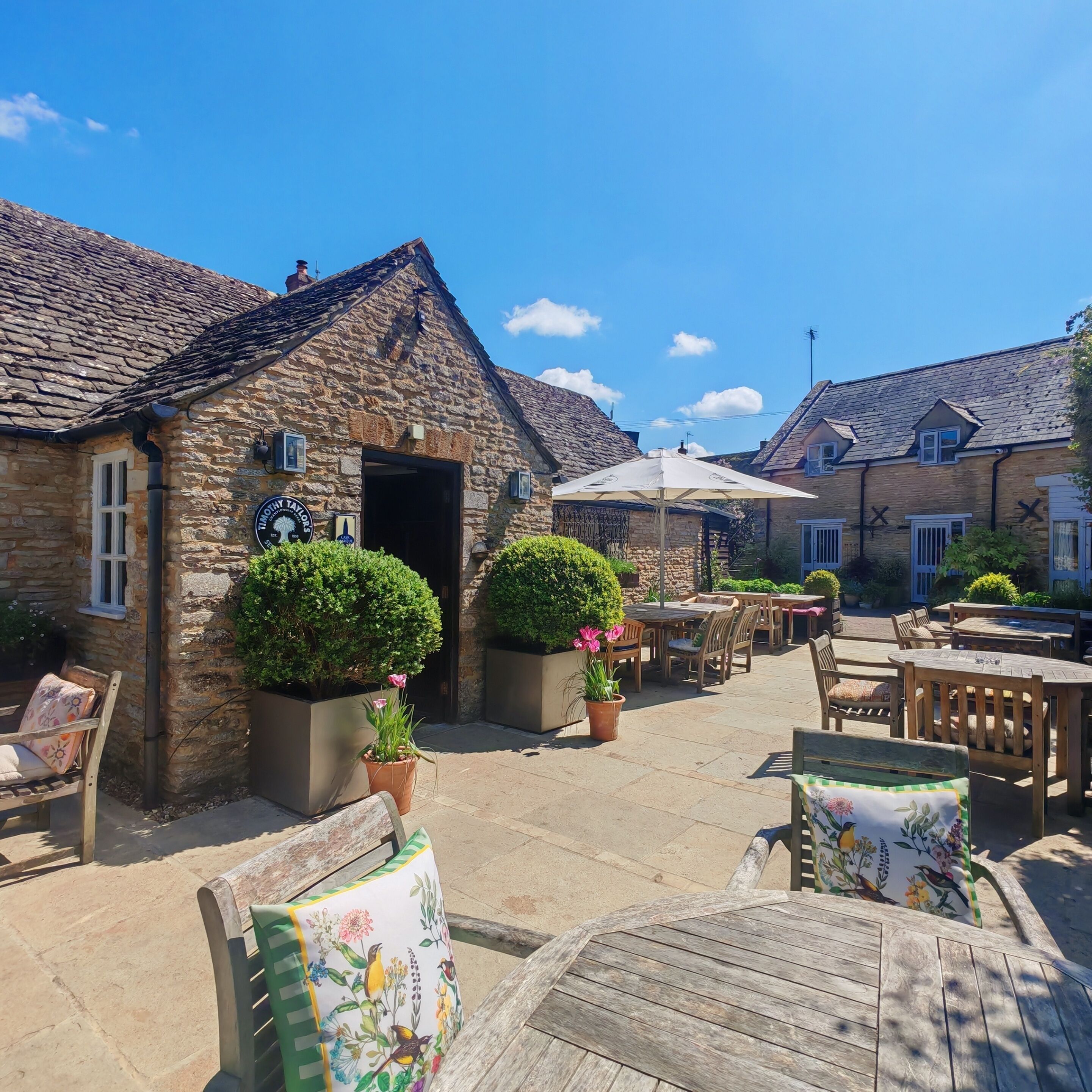 Giardino. The White Horse Inn
