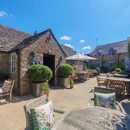 Giardino. The White Horse Inn