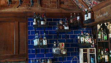 Bar (trong khuôn viên)